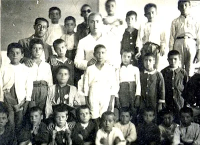 Jose Salazar, en 1926, en la escuela Unitaria donde empezó su vida profesional.